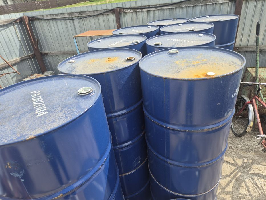 Butoaie metalice 200L – folosite o singură dată
Vând butoaie metalice de 200L, în stare foarte bună.
Rezistente, cu dopuri filetate, curate.
Potrivite