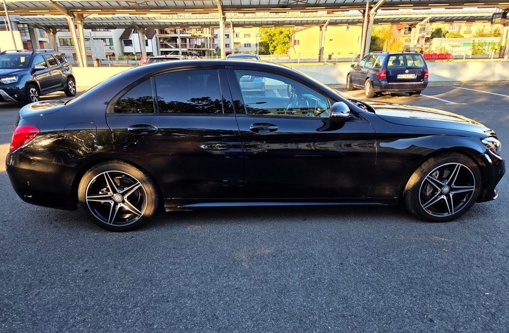 Vând Mercedes Benz C220 AMG