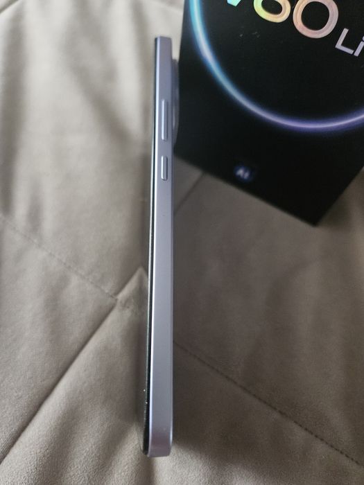Телефон Vivo V60 Lite на гарантии.