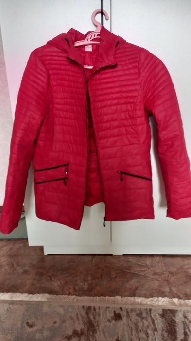 Продам женскую куртку весна