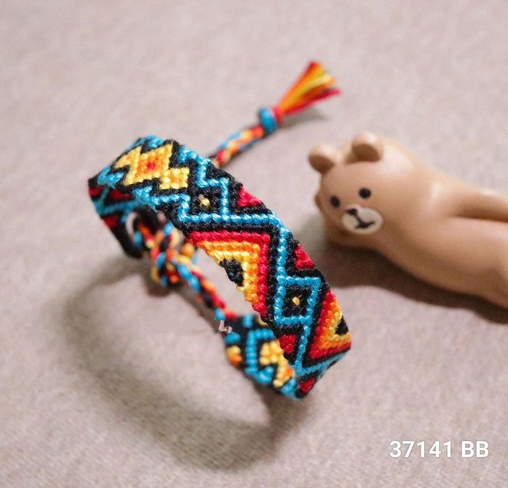 Ръчно плетена Friendship Bracelets