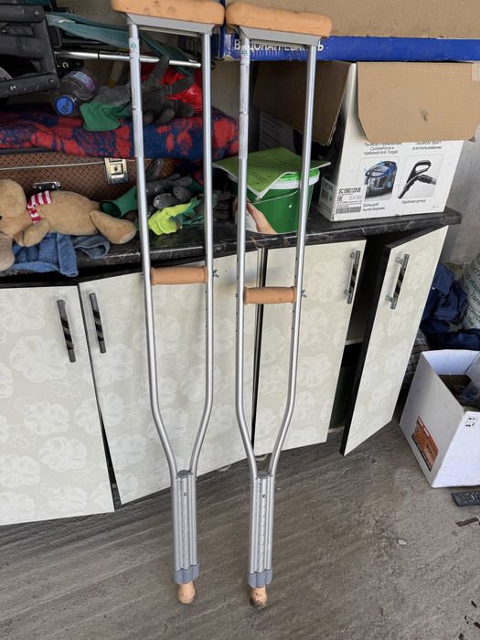 Продается обсолютно новые костыли