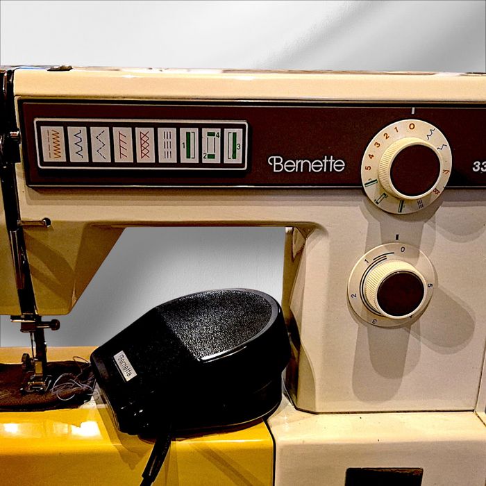 Mașină de cusut bernette 330