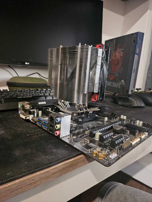 Kit gaming Placa de baza Gigabyte + Procesor Ryzen 5 2600x + cooler