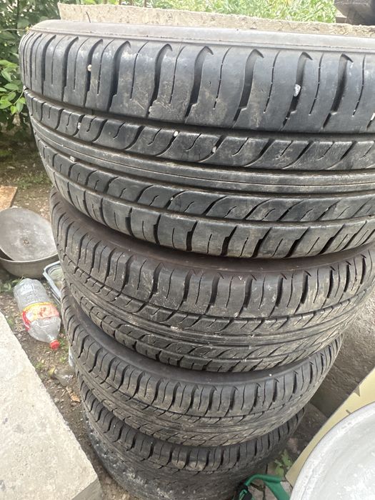 215/65 R15 Резина почти новая