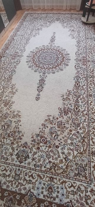 Продам палас и дорожку.