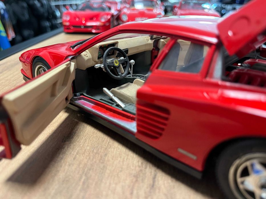 Метална колекционерска количка модел BURAGO FERRARI  1984г.1:18