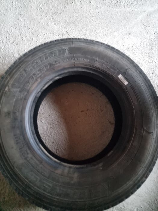 2 резины 235/75/17.5