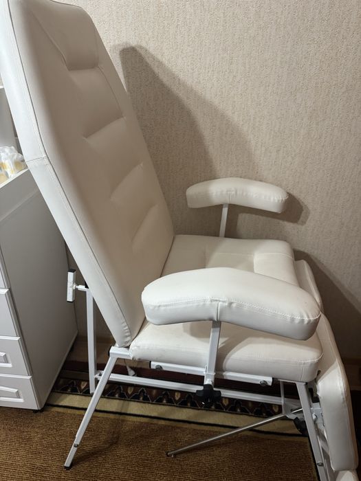 Продам косметологическую кушетку