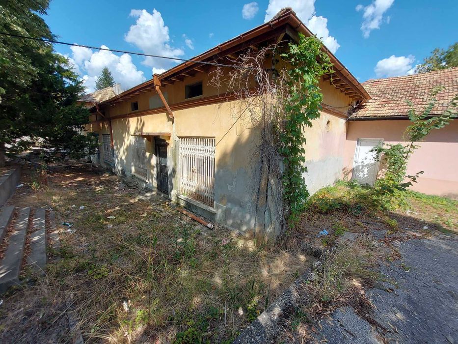 Търговски комплекс, с.Руец