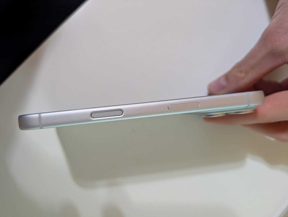 iPhone 17 Pro Silver - NOU (0 cicluri) - 256gb - Garanție 1 an