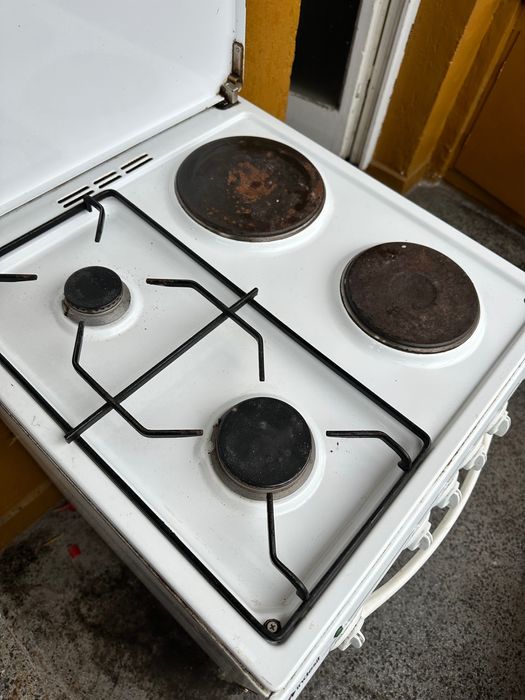 Готварска печка Indesit в добро състояние