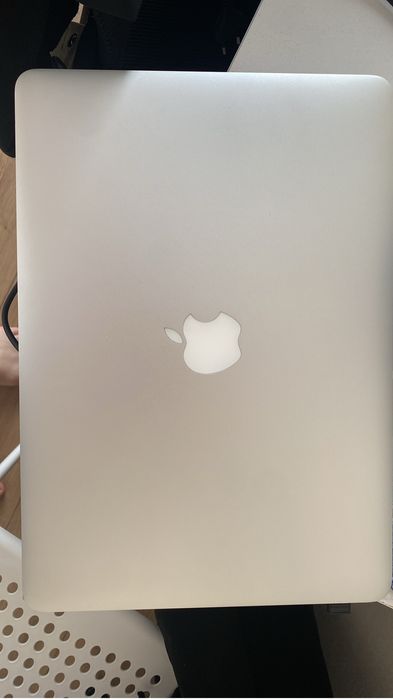 Продам макбук срочно