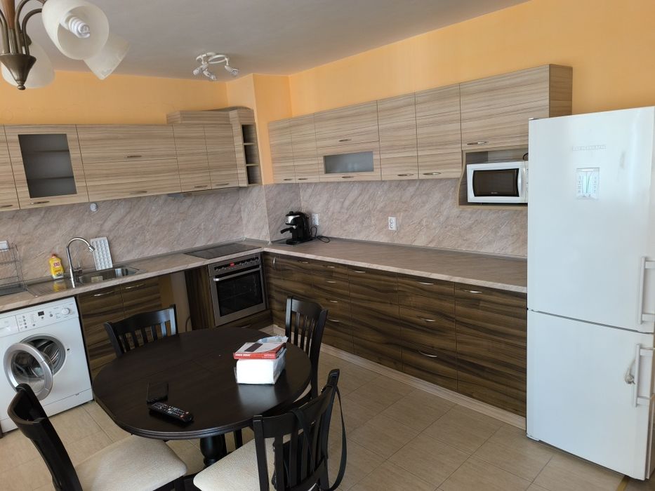 Дава се под наем Двустаен апартамент в Враца, Квартал 72 - 60 кв.м за 357 € - Снимка #2