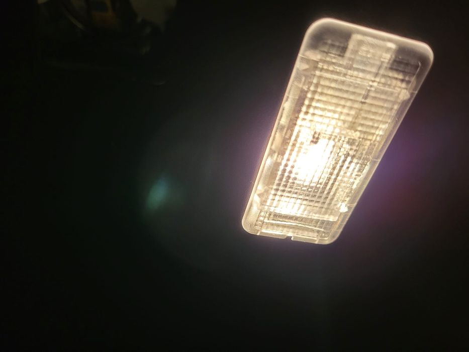 Priza USB, Lampă torpedou, Antena radio codita, plafoniere, twitere