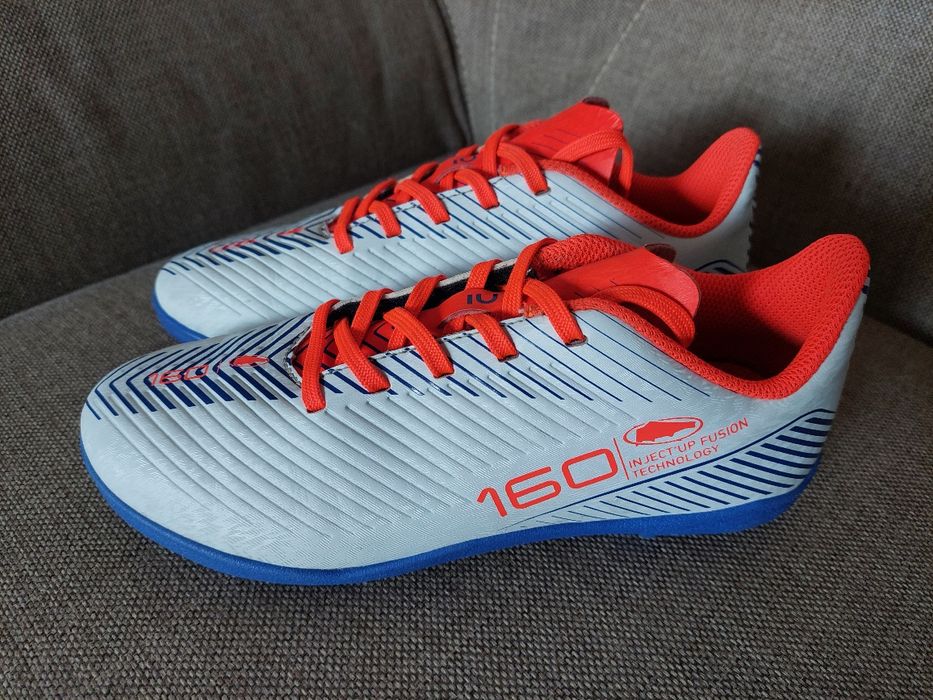 Ghete de fotbal Kipsta nr 35