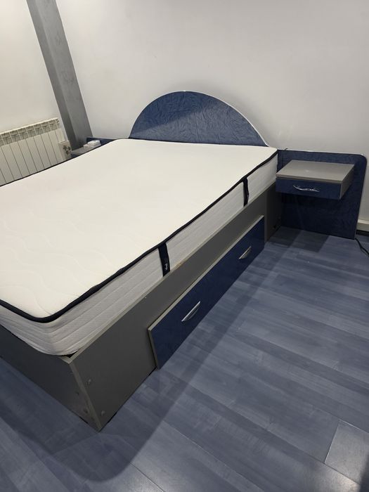 Pat dublu matrimonial cu noptiere. Nu se ofera transport.Doar in Bacau