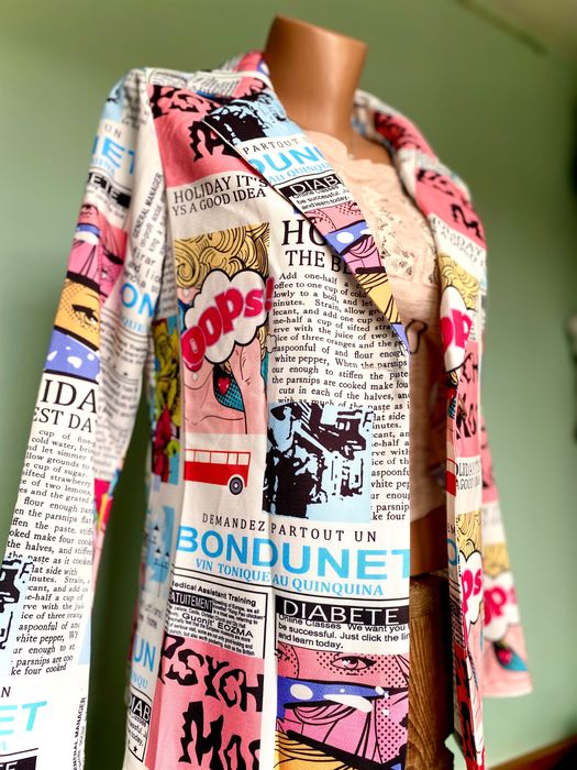 Ново елегантно дамско сако блейзър комикс мотиви размери М с етикет