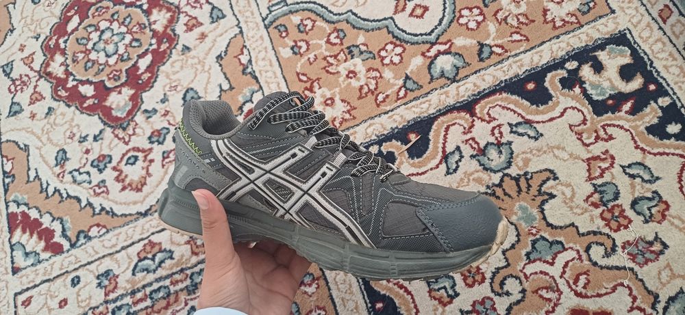 продаю срочно Asics GEL KAHANA