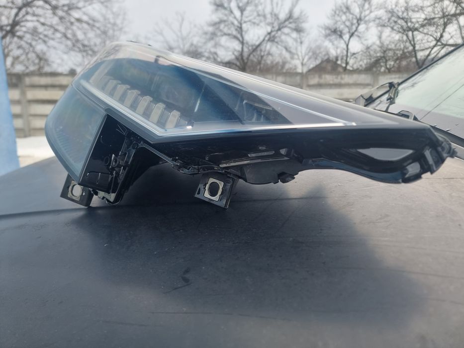 Far dreapta audi Q8 matrix full led cod 4M8941036