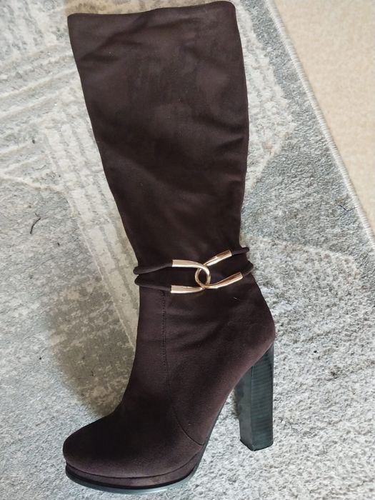 Продам срочно Сапожки замша