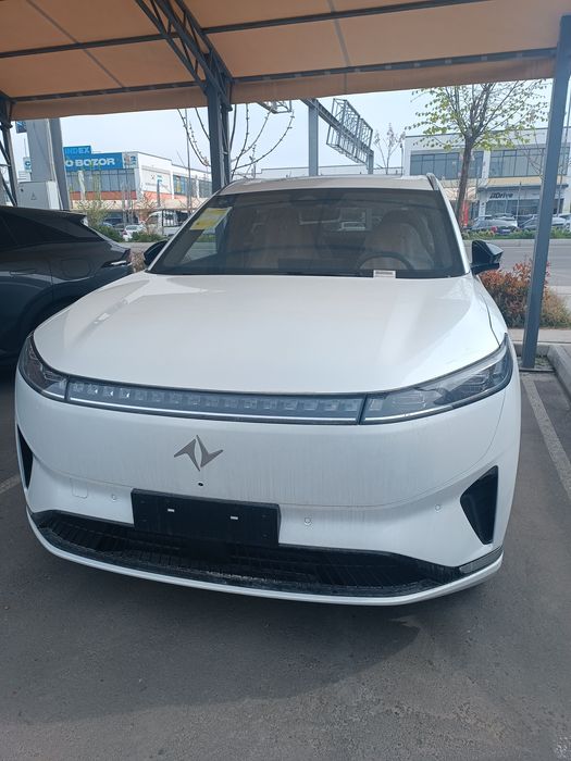 Dong feng 008 oq va qora ranglari bor