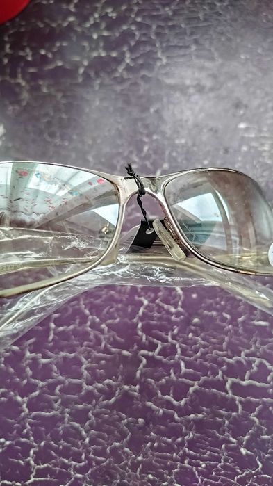 Красива туника с цветя и слънчеви очила