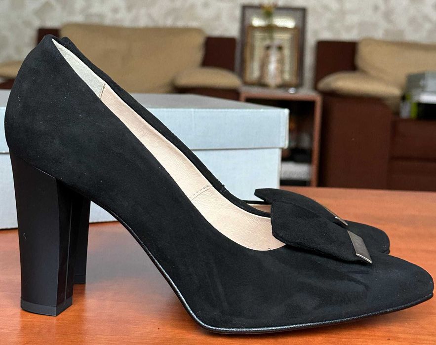 Se vând 4 perechi de încălțăminte mărimea 39