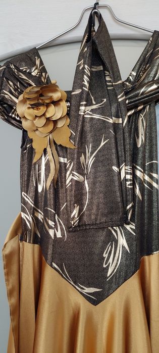 Платье атласное на 10-12 лет