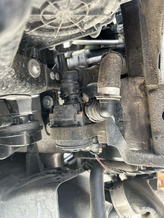Pompă  apă auxiliară BMW seria 7 G11, G12 740 D 2017