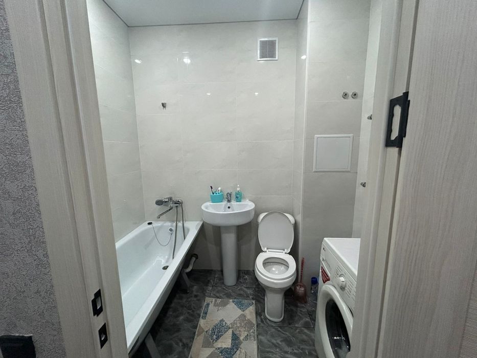 Подселение девушке