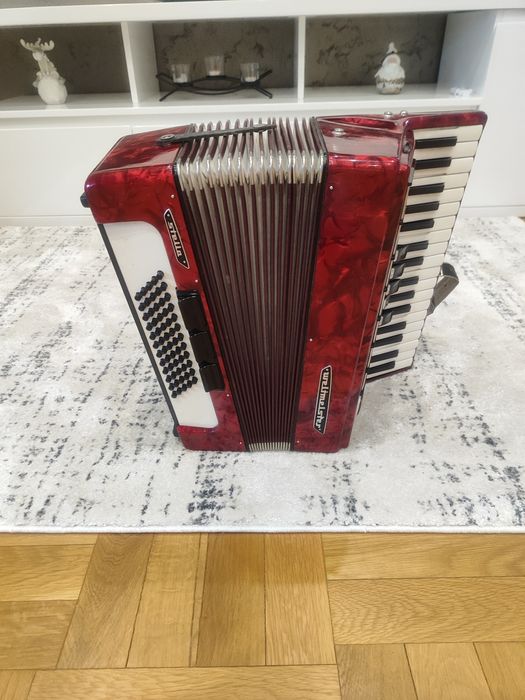 Акордеон WELTMEISTER с куфар