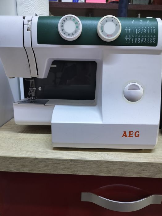 Vând mașina de cusut liniara