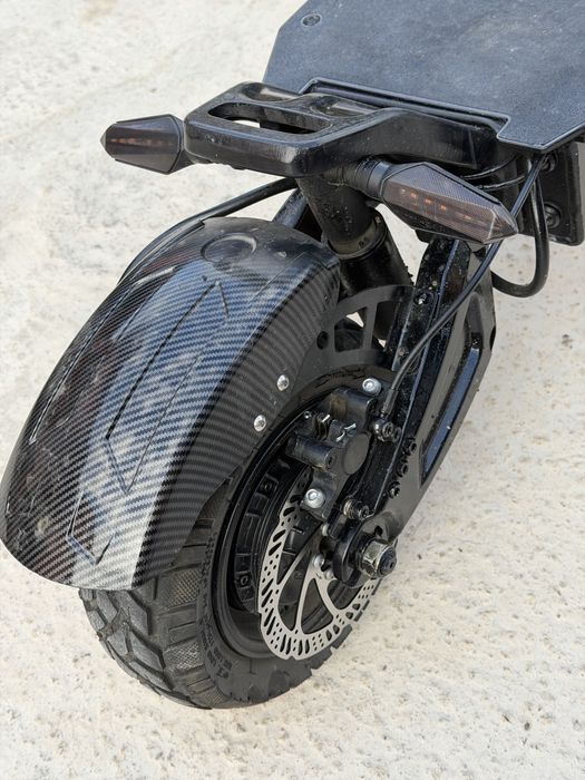 Vând trotineta boyueda s5-11 6000w 60v 38.8ah