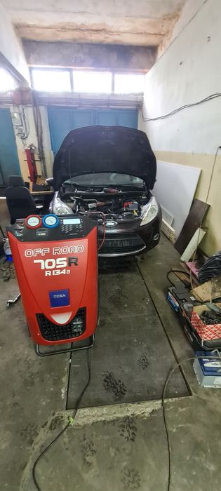 Incarcare cu Freon R134a Reparații compresoare Climatizare