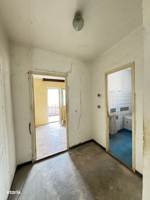 Apartament 2 camere de vanzare, ultracentral, B-dul Republicii, Barlad