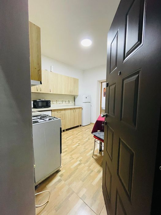 Garsoniera de închiriat la curte