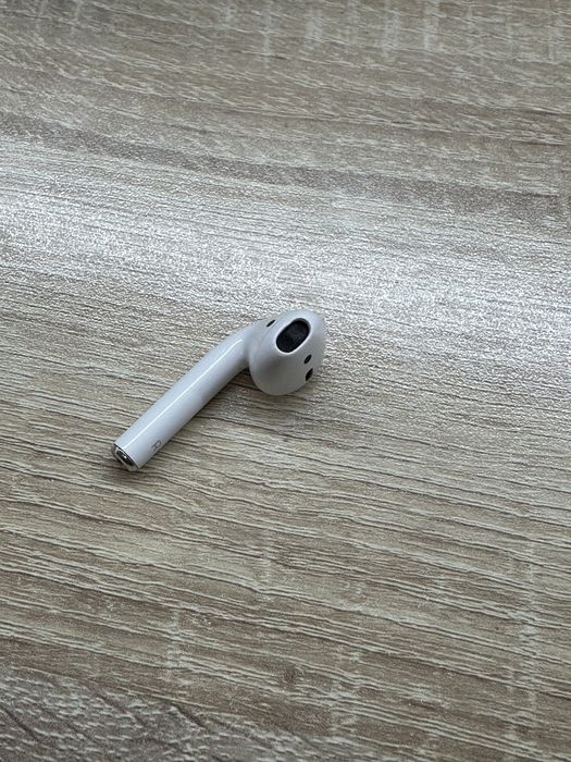 Продам наушник правый airpods