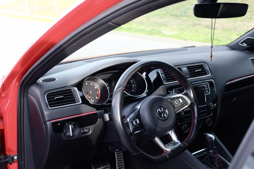 GLI Tornado Red 2018 г 99.хил км-BlindSpot-Fender