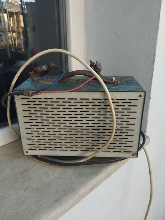 Българско зарядно за акумулатори