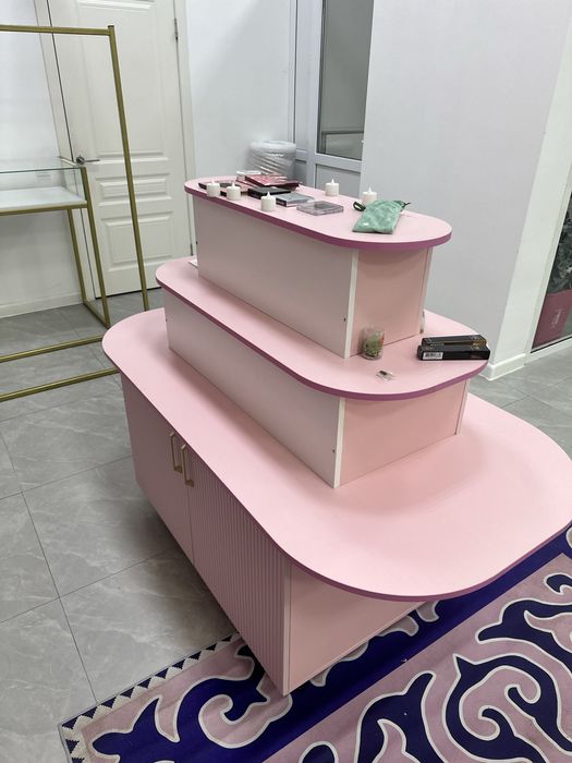 витринный шкаф стеллаж