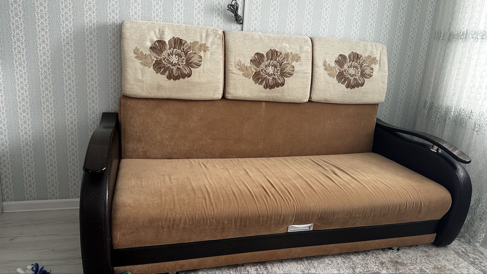 Диван. Кровать. Екі адамдық. Мебель