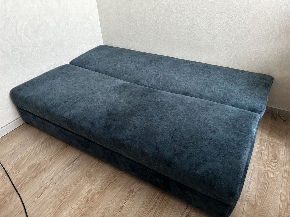 Диван синий раскладной