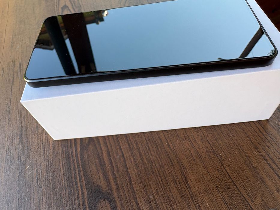 Продавам Xiaomi Redmi Note 13 Pro 5G (256GB) – Отлично състояние, пълен комплект!