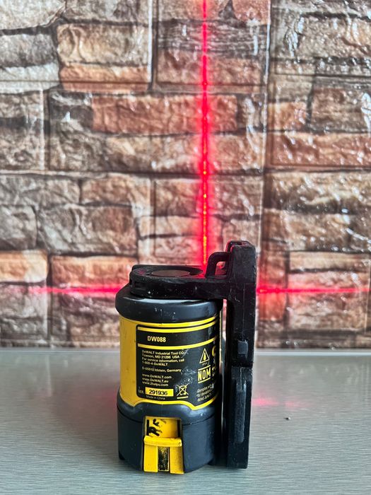 Nivela Dewalt DW088