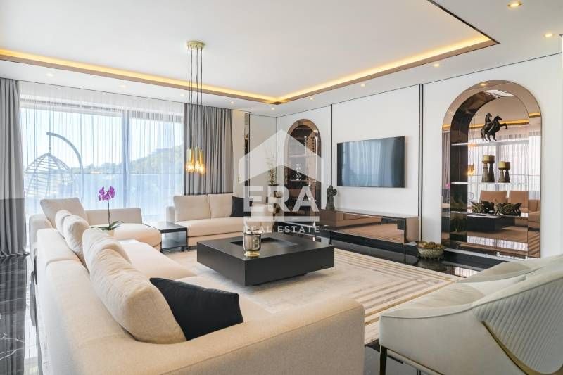 Луксозен многостаен мезонет за продажба в затворен комплекс, на брега