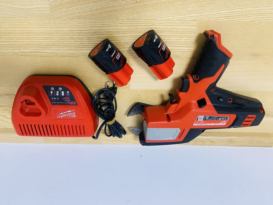 Milwaukee M 12 CC masina de taiat cabluri electrice foarfeca