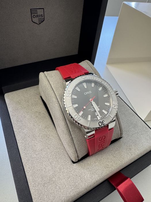 Часовник Oris Aquis 01 733 7730 4153-07 4 24 66EB Swiss Made
