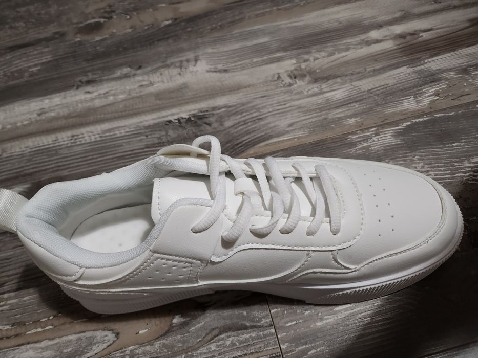 Обувки нови 42 размер