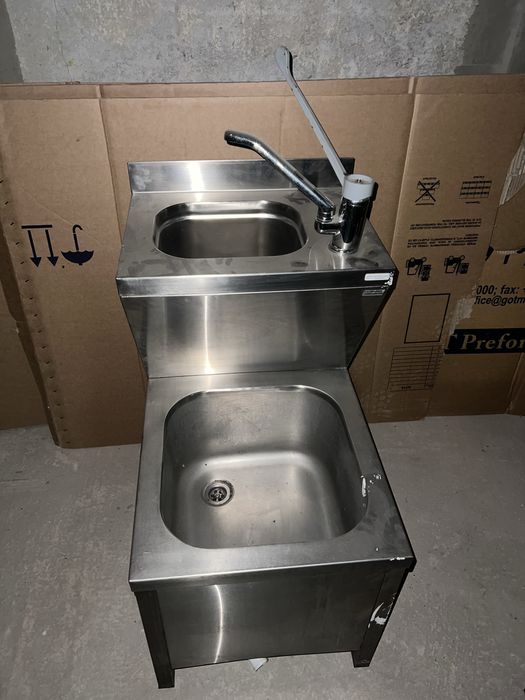 Мивка неръждавейка в много добро състояние.